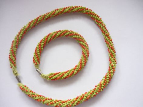 zöld-narancs karkötő nyaklánccal(1-es kód)